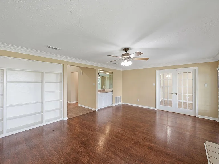 8030 Pine Falls Dr — Photo 4