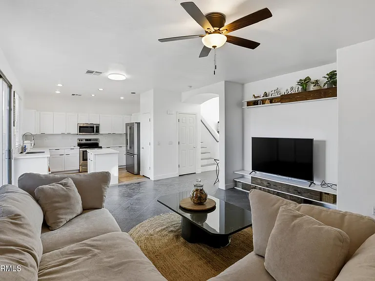 220 W Beechnut Pl — Photo 8