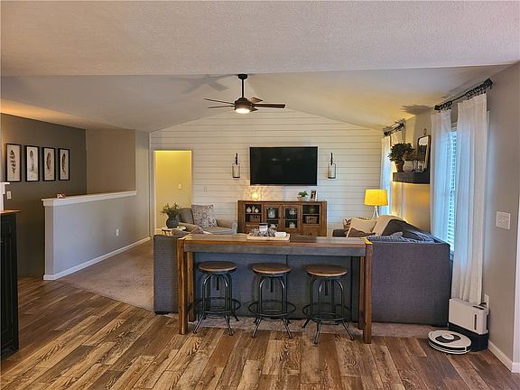 5th image of 105 Bluestone Ct