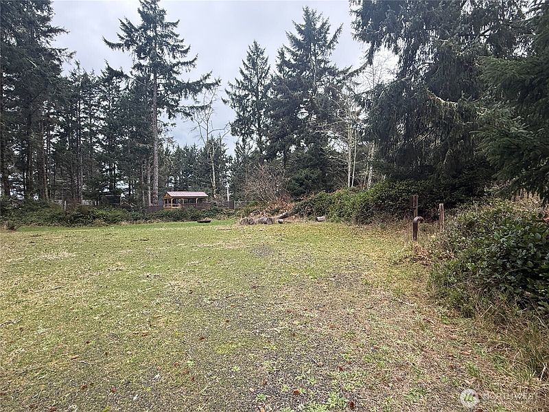 5th image of 743 Duck Lake Drive NE