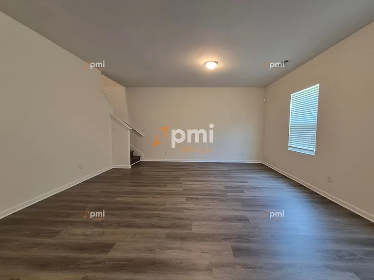 1081 Coldwater Dr — Photo 7