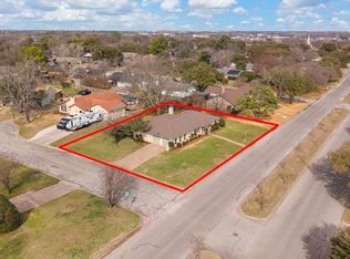1002 Berkley Dr, Cleburne, TX 76033