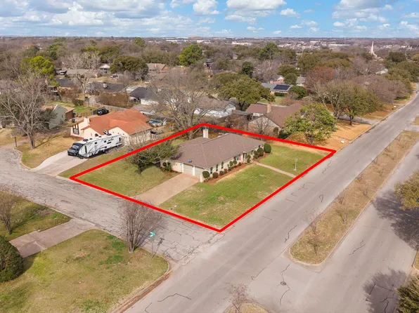 1002 Berkley Dr, Cleburne, TX 76033