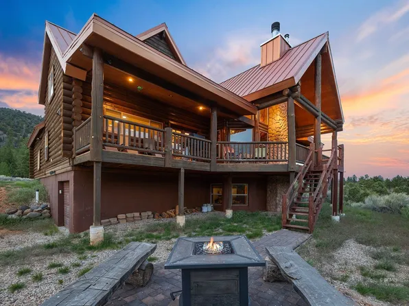 704 E Creekside Dr, Hatch, UT 84735