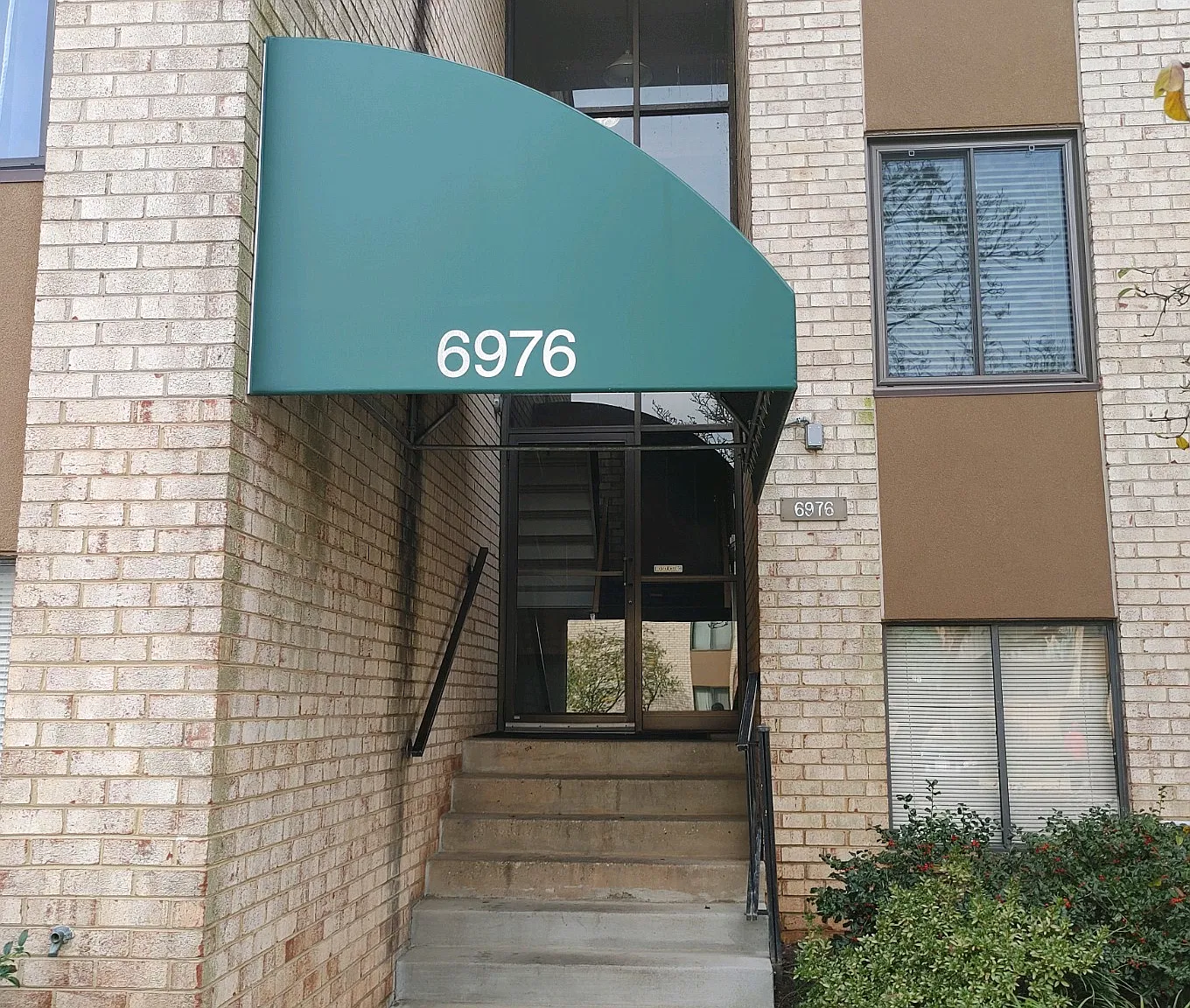 2 bed, 1100 sqft, $2,300 — Photo 1