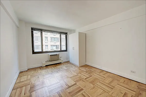 Rented by Akam Sales and Brokerage | media 6