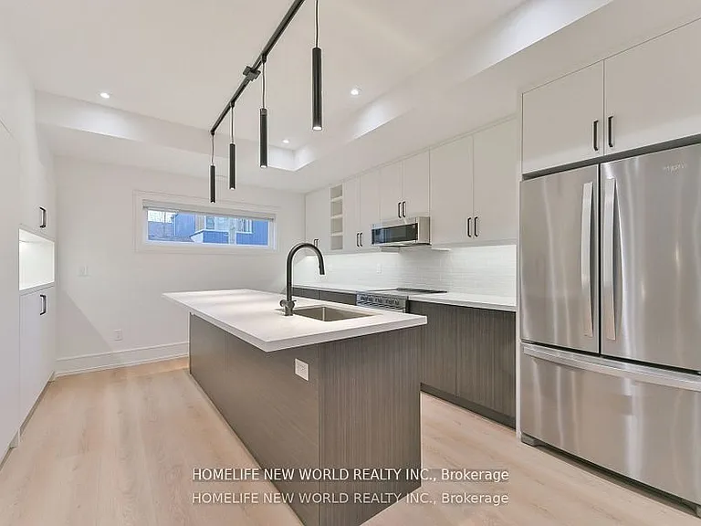 995 Dufferin St #LANEWAY — Photo 2
