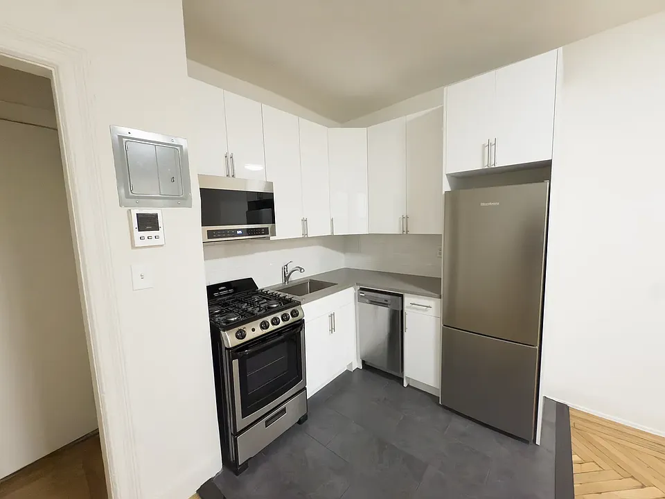 214 W 96th St #3G