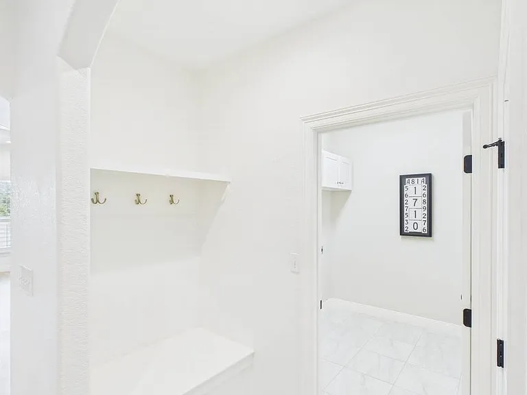 1705 Cherrywood Dr — Photo 4