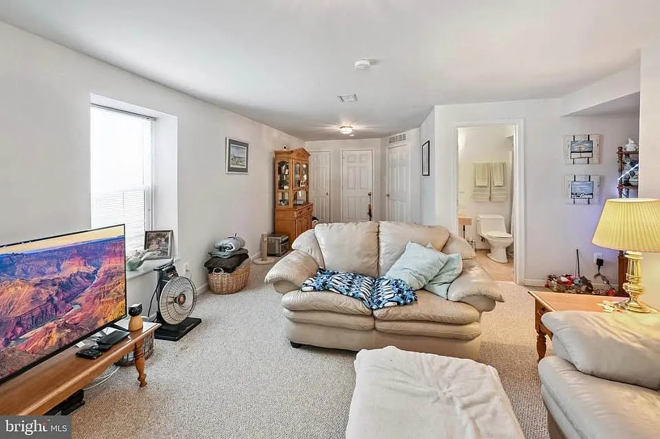 1 bed, 1000 sqft, $1,700 — Photo 2
