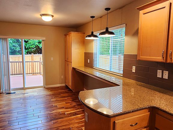 Dining room with a breakfast bar