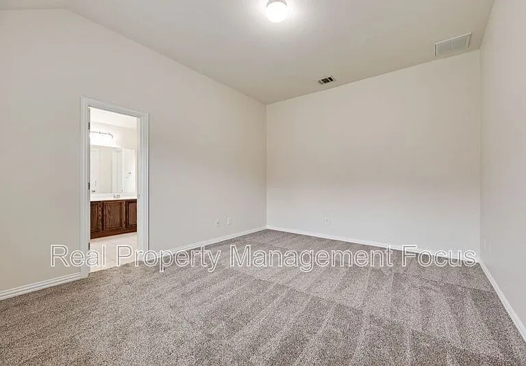 5037 Diamond Peak Ct — Photo 16