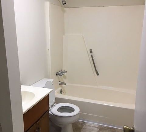 4th image of 1603F Victory St