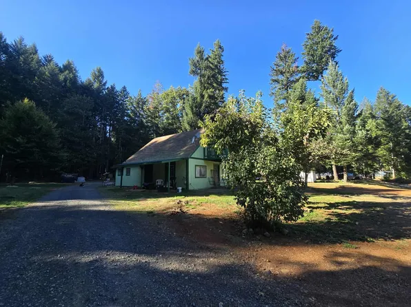 362 Crest Dr, Cave Junction, OR 97523