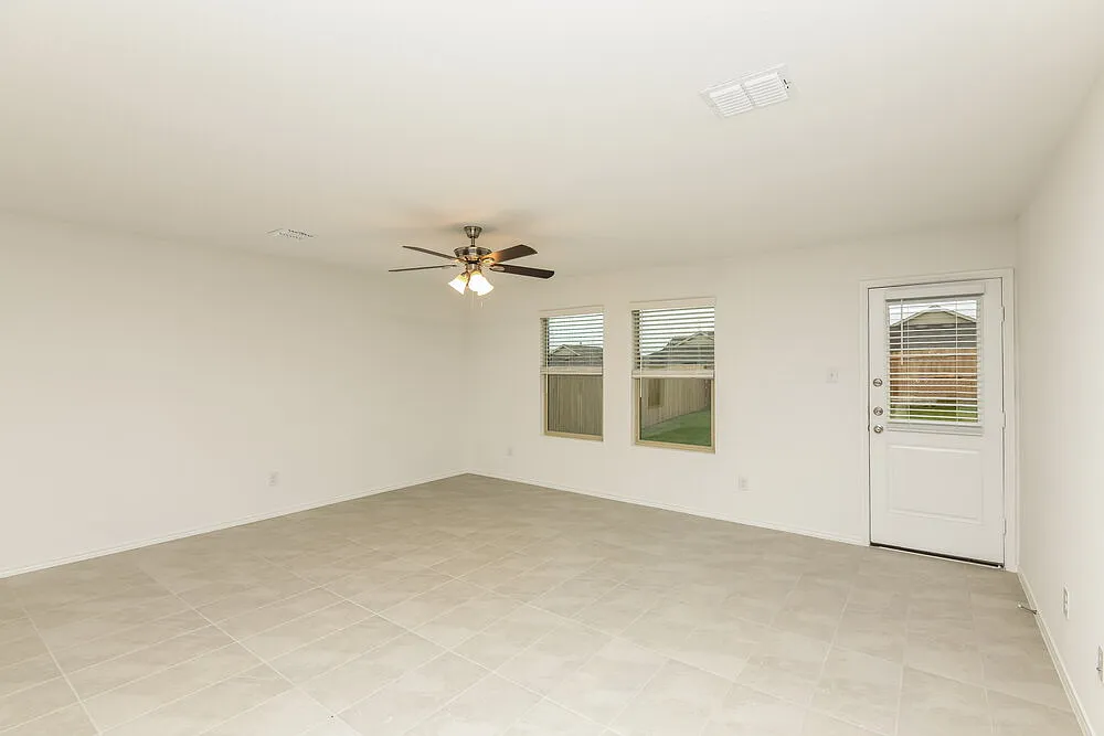 4 bed, 2.0 bath, 1679 sqft, $2,240 — Photo 3