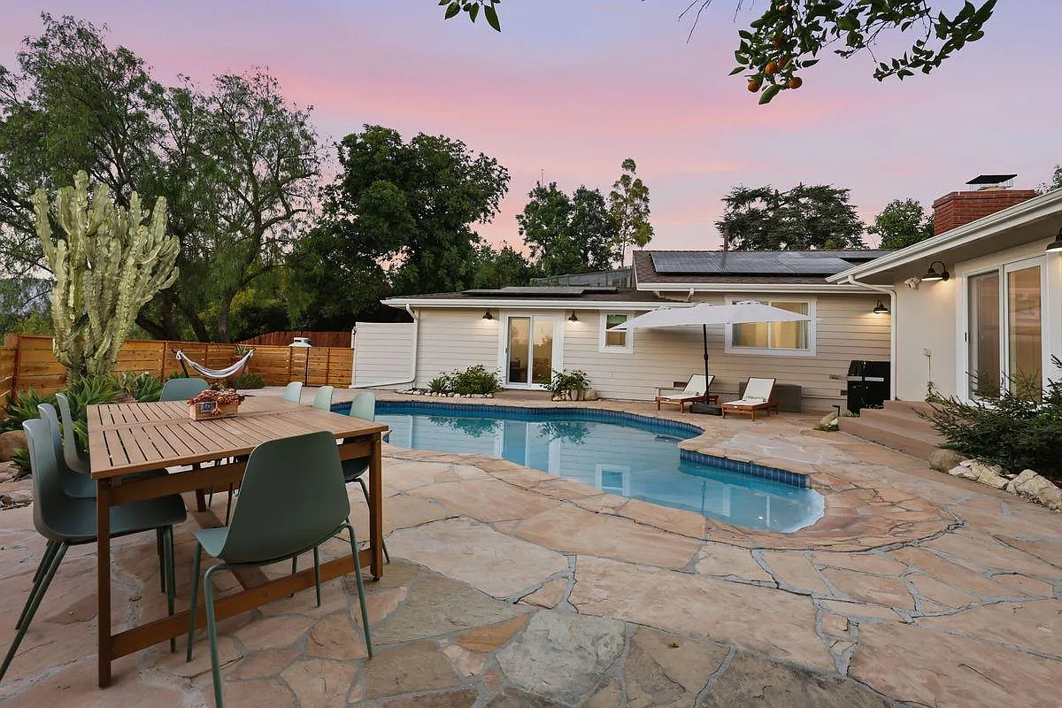 5 bed, 3.0 bath, 2456 sqft, $10,000 — Photo 2