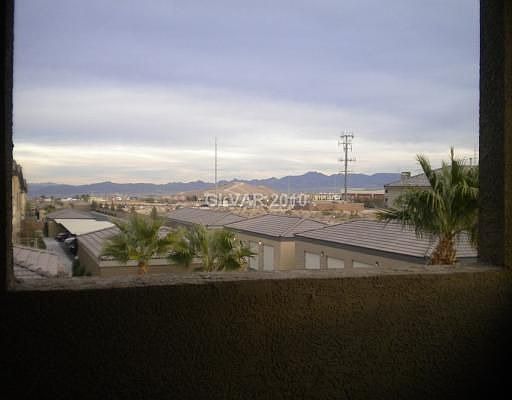 Nice strip and mountain views