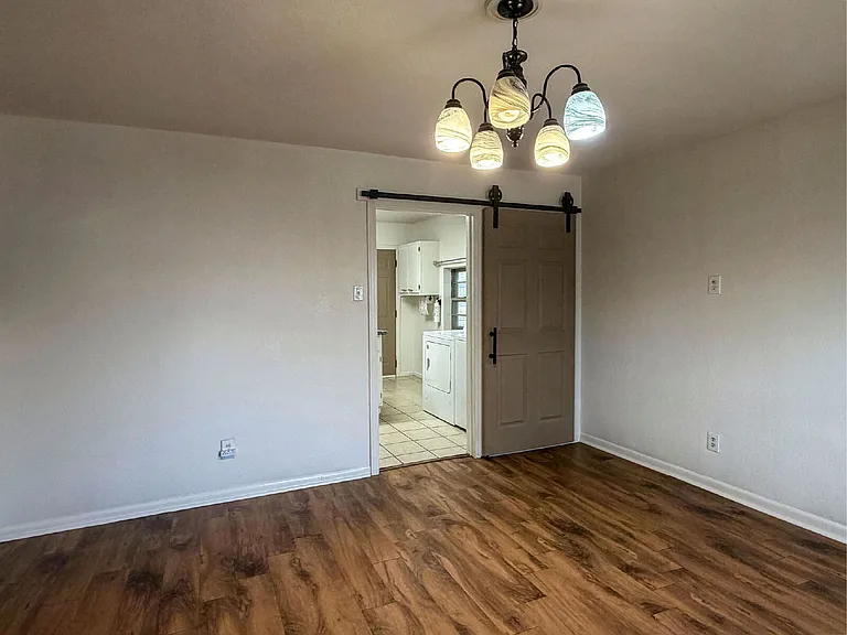 3221 Emory St — Photo 5