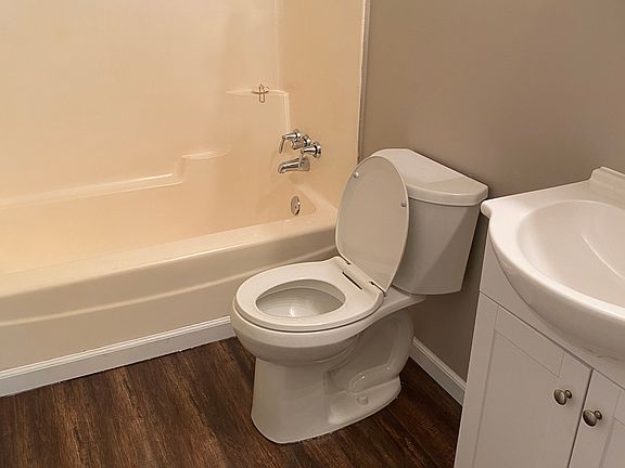 5th image of 30 Dorsey Ln #1