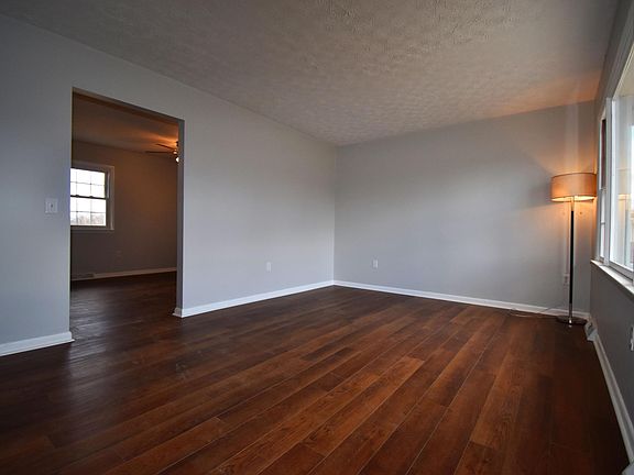 3rd image of 24 Eastgate Dr