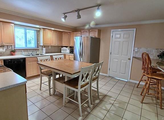 5th image of 8101 Munrovia St