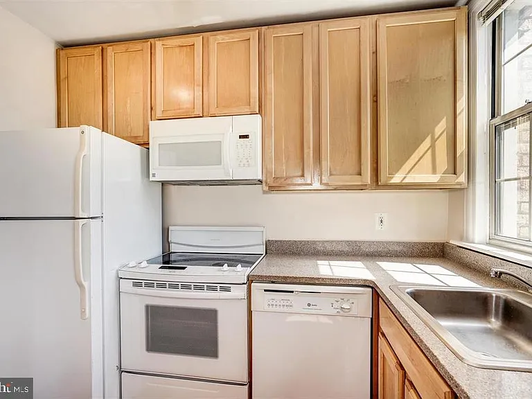 1401 Columbia Rd NW #215 — Photo 10