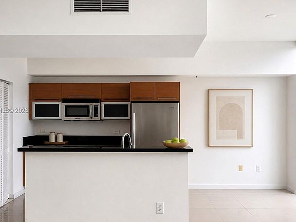 5th image of 253 NE 2nd St APT 802