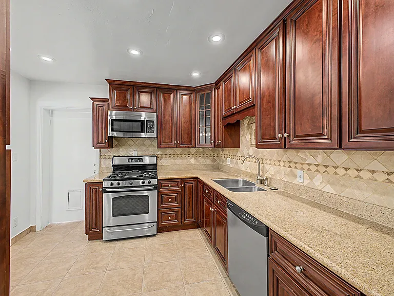 6138 N 15th Ave — Photo 11