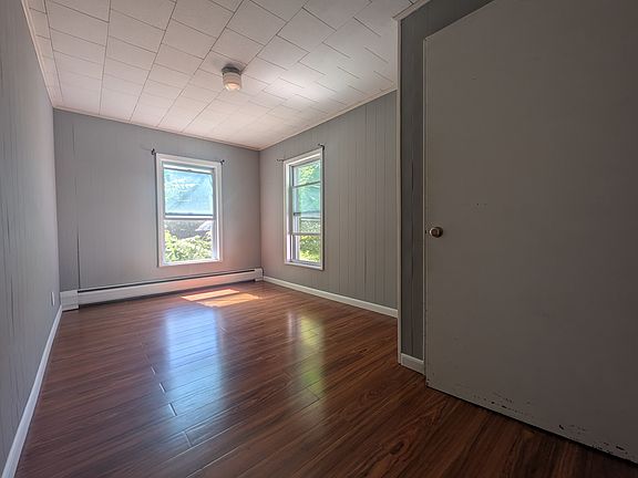 5th image of 208 Railroad St #3