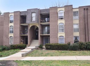 3332 Woodburn Village Dr APT 13, Annandale, VA 22003