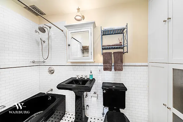 Sold by Warburg | media 7