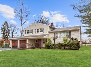 4 Amari Dr, Edison, NJ 08820