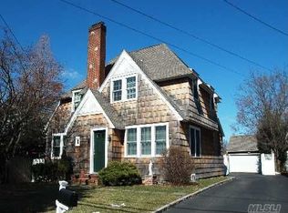 42 Calvin Ave, Syosset, NY 11791