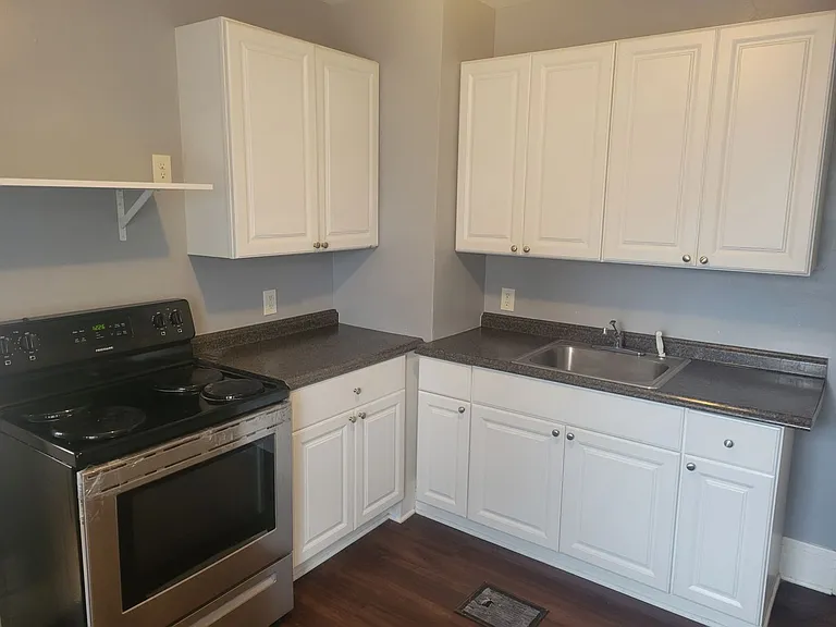 126 Flanders St — Photo 1