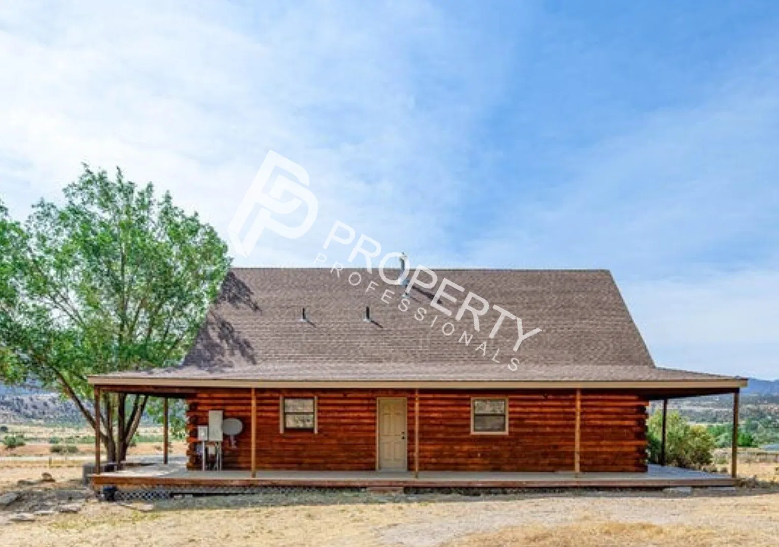 Log Cabin in Parachute — Photo 1