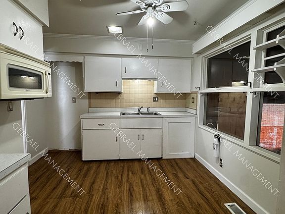 3rd image of 3102 Briarwood Dr