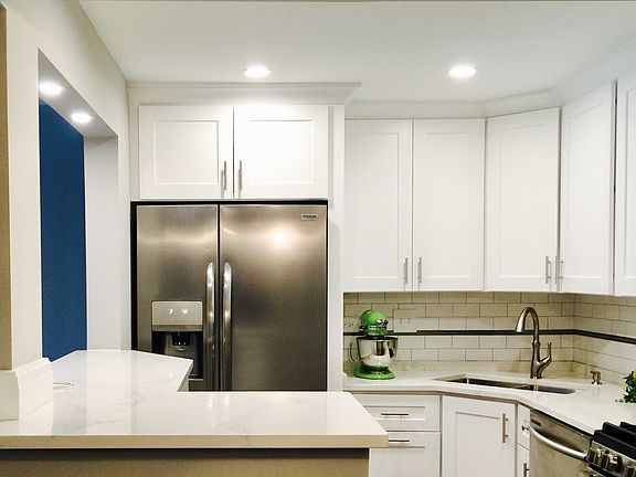 3rd image of 924 S Lake Ct #4-101