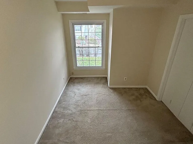 2919-F S Woodstock St #F — Photo 13