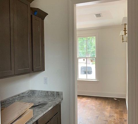 4th image of 1130 E Irvin Dr