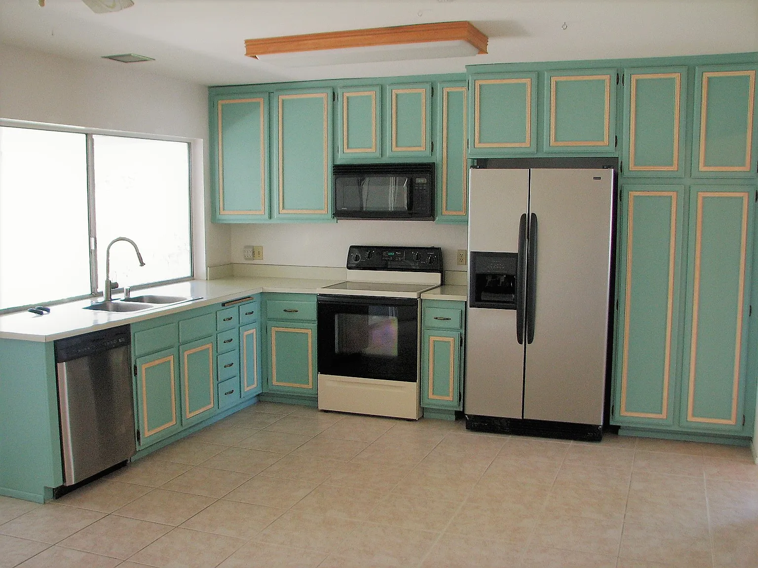 3 bed, 1568 sqft, $3,855 — Photo 4