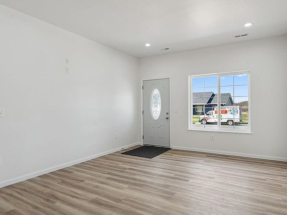 4th image of 2432 Russell Ct