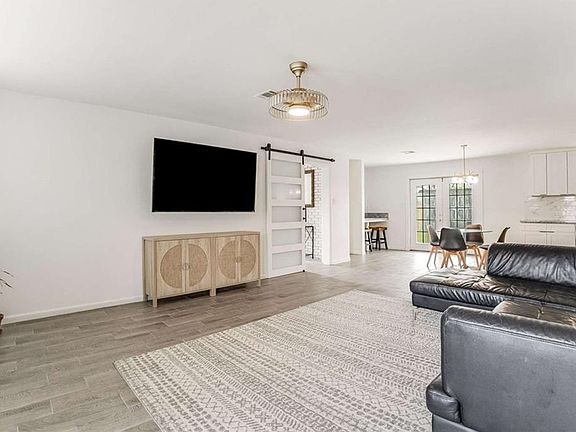 2nd image of 2611 Captain Cade Rd