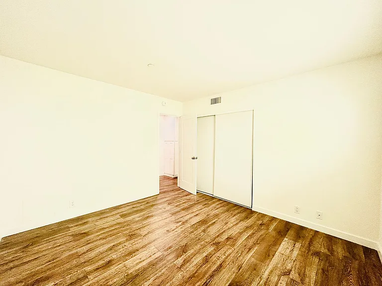 2504 Pacific Ave — Photo 18