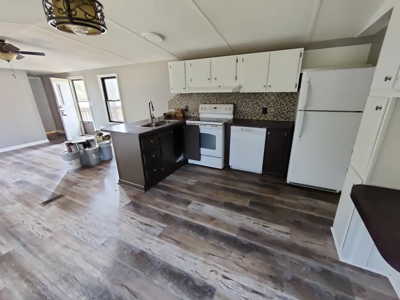 3 bed, 980 sqft, $1,450 — Photo 3