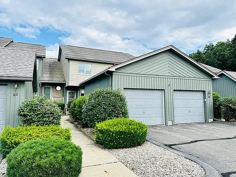 61 Pine Grove Dr #1 — Photo 1