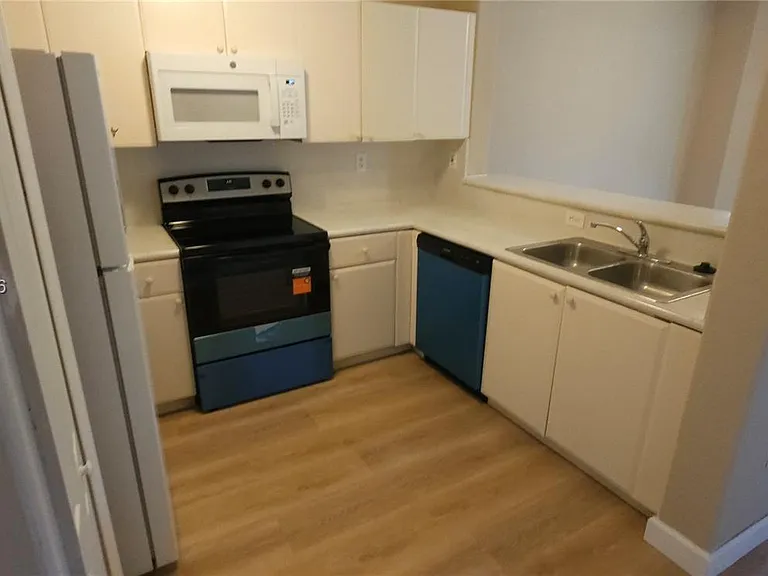 1662 SE 27th Dr #208 — Photo 13