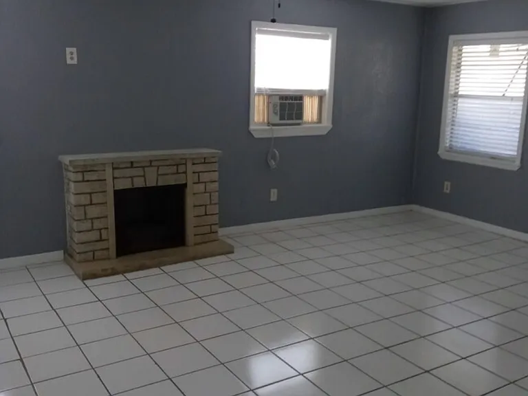 2020 W Magnolia St — Photo 4