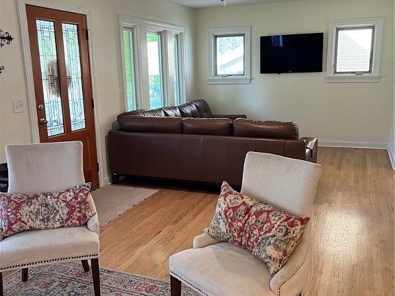 5th image of 322 Orchard Dr