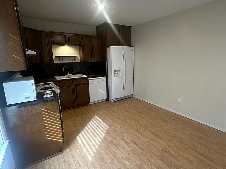 1411 Hickory St — Photo 4