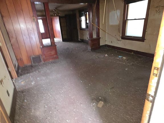 3rd image of 1306 S Shore Dr
